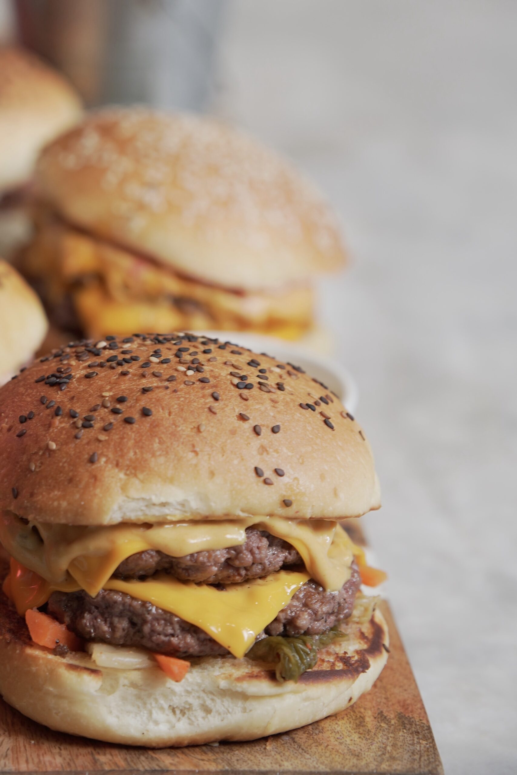 Beef smash burger in brioche bun - Image 2