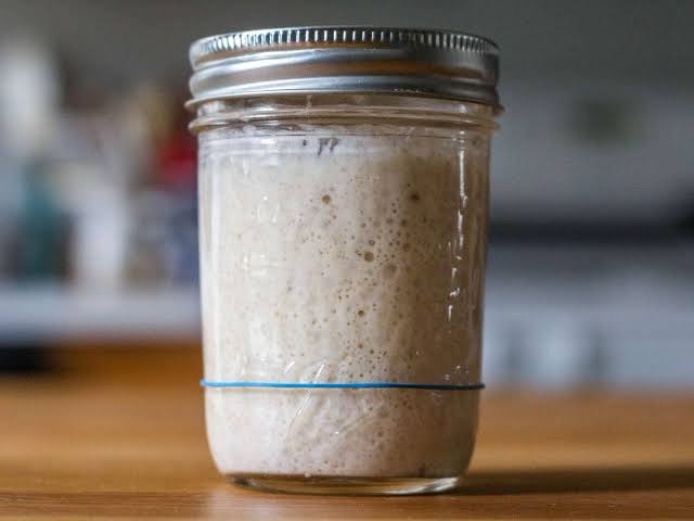 How to make sourdough starter in Lahore using local ingredients
